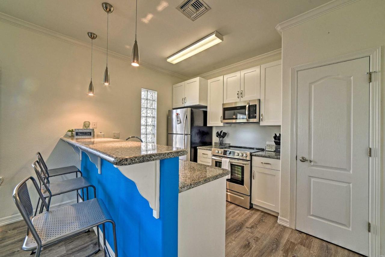 Modern Island Condo With Pool Steps To The Beach! South Padre Island Eksteriør billede