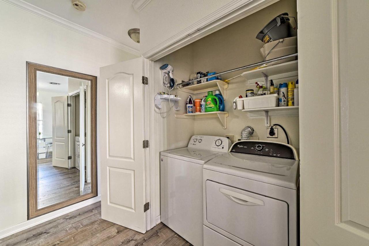 Modern Island Condo With Pool Steps To The Beach! South Padre Island Eksteriør billede