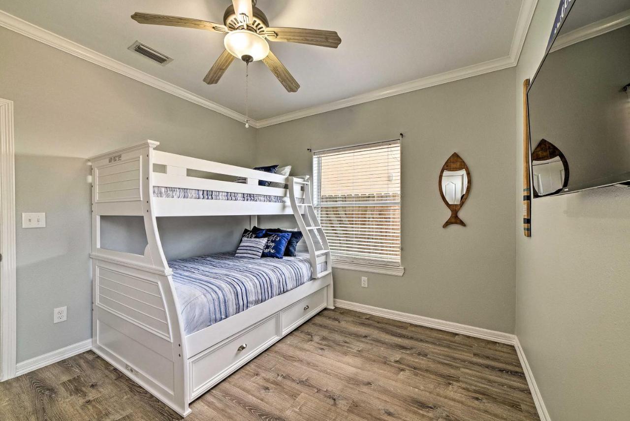 Modern Island Condo With Pool Steps To The Beach! South Padre Island Eksteriør billede
