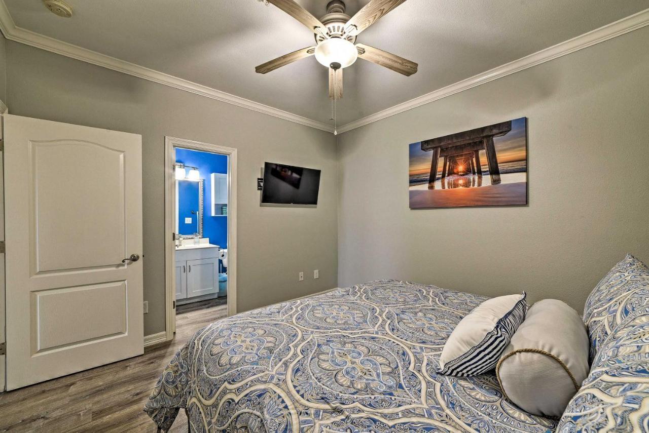 Modern Island Condo With Pool Steps To The Beach! South Padre Island Eksteriør billede