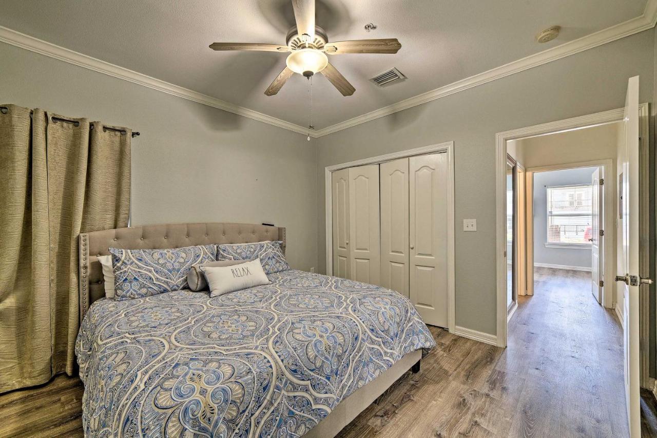 Modern Island Condo With Pool Steps To The Beach! South Padre Island Eksteriør billede