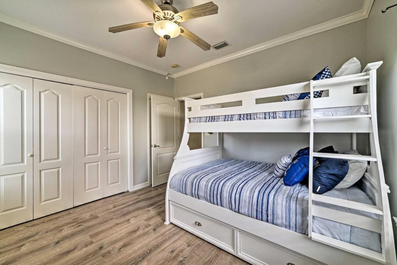 Modern Island Condo With Pool Steps To The Beach! South Padre Island Eksteriør billede