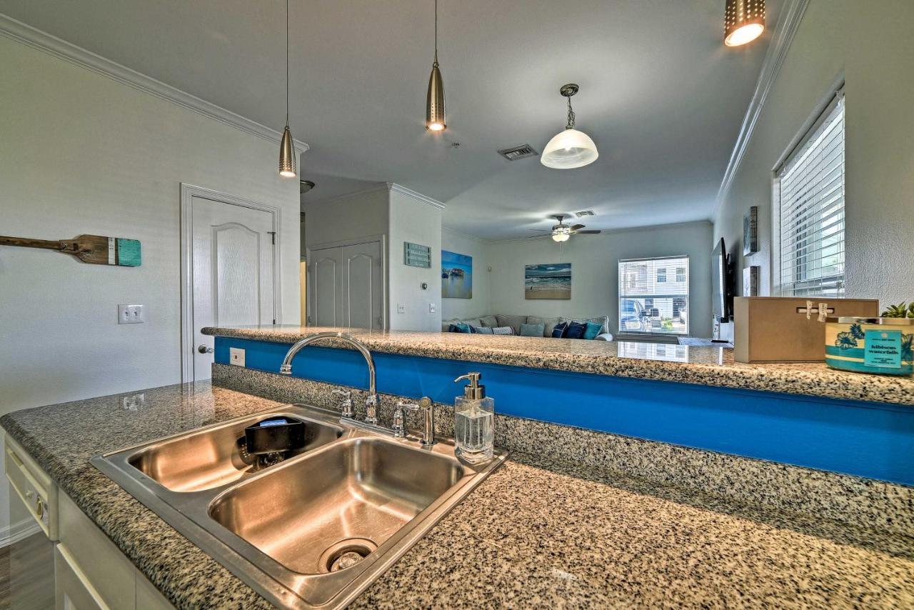 Modern Island Condo With Pool Steps To The Beach! South Padre Island Eksteriør billede
